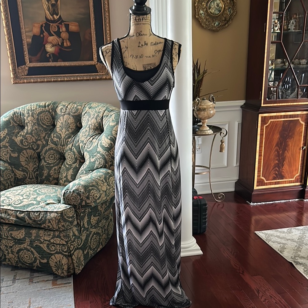 Sleeveless Black & White Chevron Maxi Dress size XS